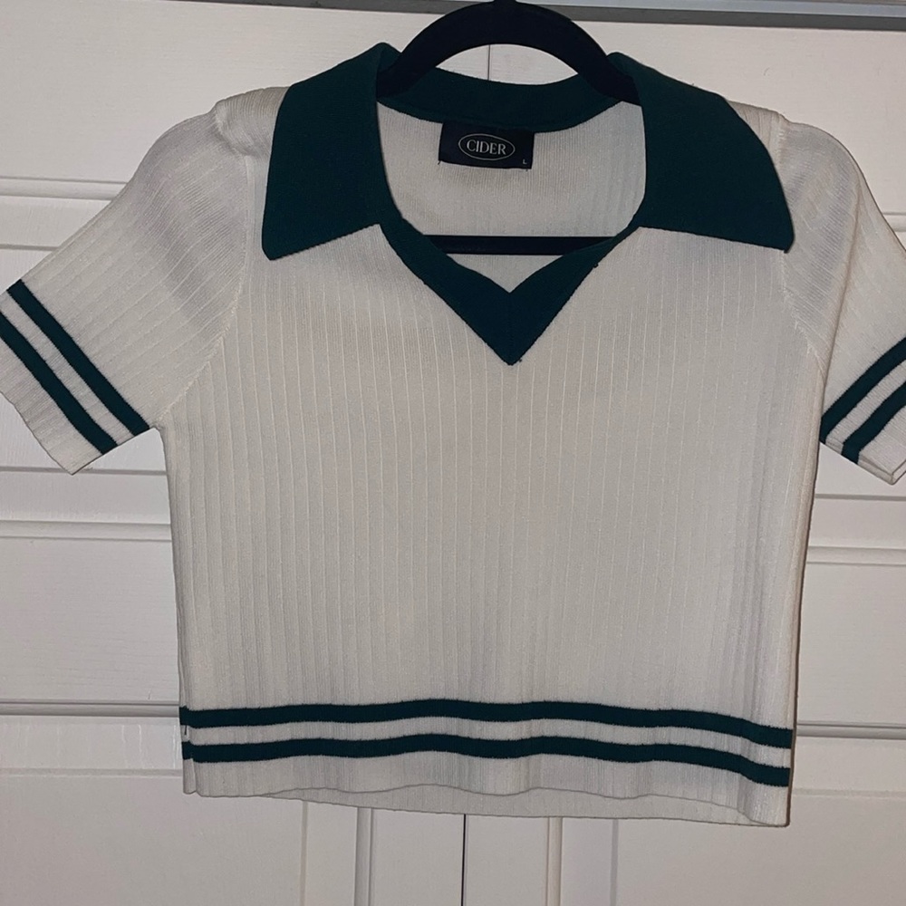 Green and white crop top size L